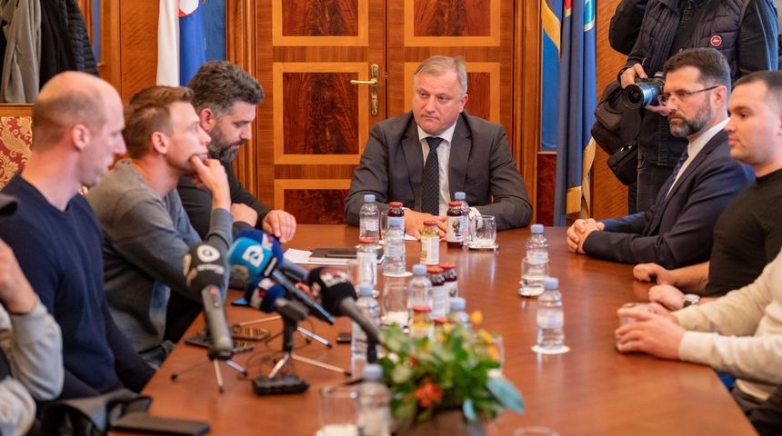 Gradonačelnik Dukić održao sastanak s gradskim vijećnicima Gradonačelnik Dukić održao sastanak s gradskim vijećnicima