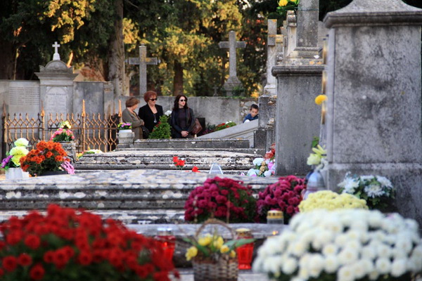 Blagdan Svih svetih na Gradskom groblju Zadar, Foto: Iva Perinčić Blagdan Svih svetih na Gradskom groblju Zadar, Foto: Iva Perinčić