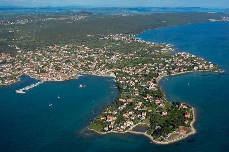 Let iznad Sukošana i Marine Dalmacija, Foto: Dino Stanin/PIXSELL Let iznad Sukošana i Marine Dalmacija, Foto: Dino Stanin/PIXSELL