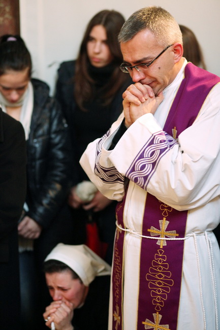 Zadar, 300110.
Pogreb zadarskog nadbiskupa Ivana Prendje u crkvi Svete Stosije.
Zadarski nadbiskup Ivan Prendja preminuo je iznenada  25. sijecnja 2010. godine u Zagrebu u 71. godini zivota, nakon 46 godina svecenistva i 20 godina biskupstva.
Na fotografi