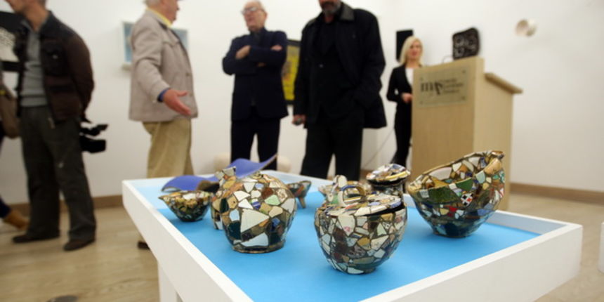 Zadar, 231112.
Muzej antickog stakla.
2. Hrvatski trienale keramike otvoren je danas u zadarskom Muzeju antickog stakla. 
Na izlozbi keramike izlaze se 79 djela pedeset i pet umjetnika, od kojih su sestoro poznati europski umjetnici koji izlazu kao posebn