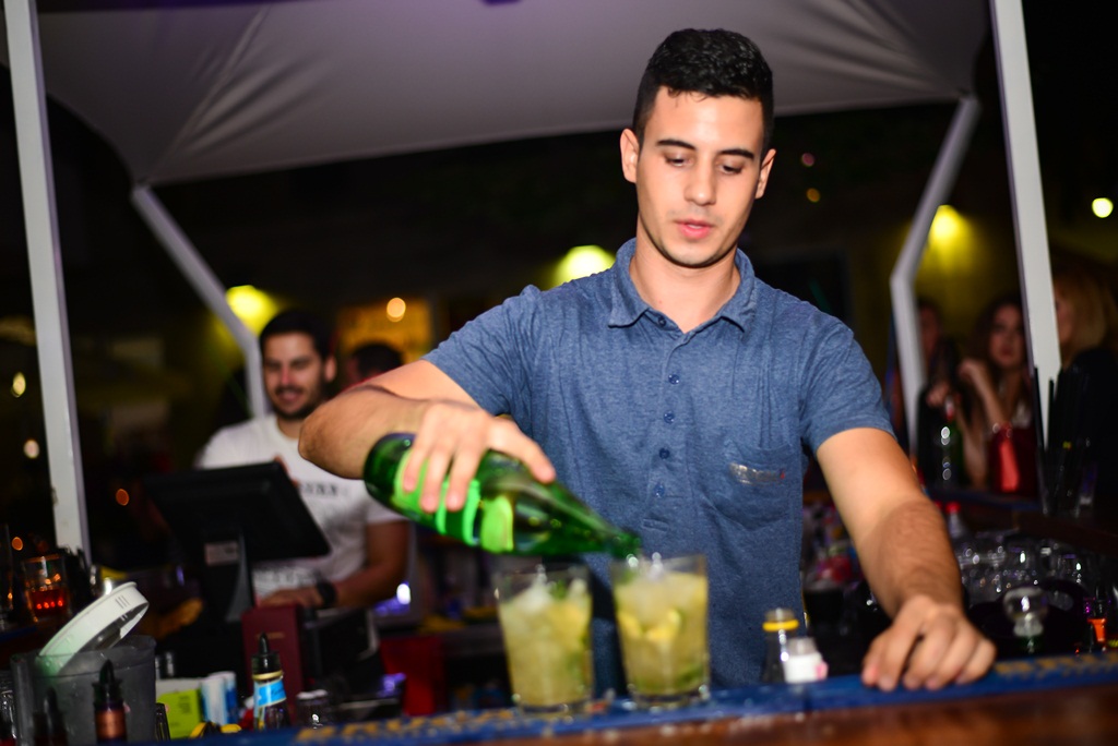 Klapa Contra oduševila u Teatro Baru i Zlatnom kutiću. Foto: Iva Perinčić Klapa Contra oduševila u Teatro Baru i Zlatnom kutiću. Foto: Iva Perinčić