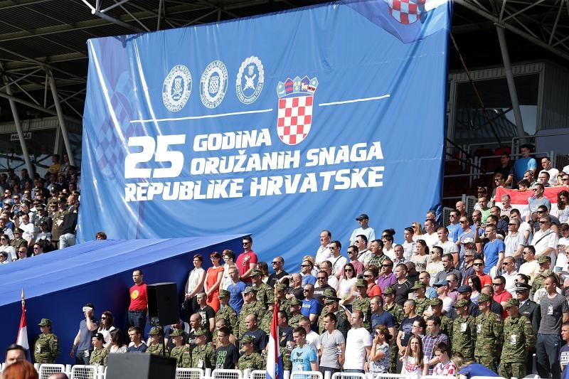Svečano postrojavanje na stadionu u Kranjčevićevoj u povodu Dana Oružanih snaga Republike Hrvatske. Foto. PIXSELL Svečano postrojavanje na stadionu u Kranjčevićevoj u povodu Dana Oružanih snaga Republike Hrvatske. Foto. PIXSELL