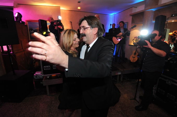 Zadar, 280213.
Poznati restoran Niko na zadarskoj Puntamici je veceras uz bogatu veceru i pjesmu brojnih izvodjaca sa svojim prijateljima i cestim gostima proslavio 50 godina od otvorenja. Na veceri su se pojavili brojni kumovi restorana kroz godine poput