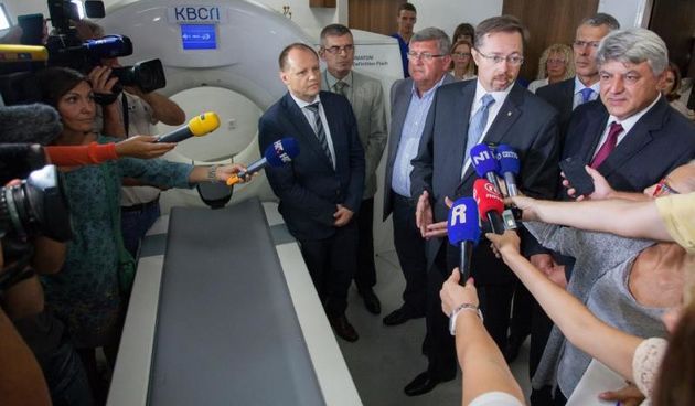 Rijeka – Ministar zdravlja Sinisa Varga u KBC-u Rijeka na svecanom pustanju u rad modernog 256-slojnog CT uredaja vise klase. Slavko Stimac, Vojko Obersnel, Sinisa Varga, Dragan Korolija Marinic, Zlatko Komadina. Photo: Nel Pavletic/PIXSELL