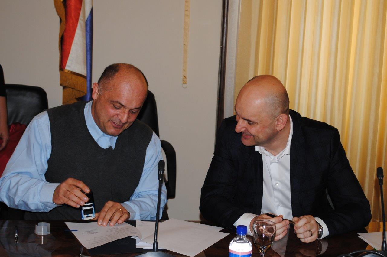 Ministar Tolušić potpisao ugovore za sanaciju šteta od poplave Ministar Tolušić potpisao ugovore za sanaciju šteta od poplave