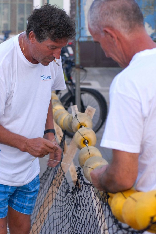 Tunuara 2016 – defile ribarica, spremanje brudeta, demonstracija ribarske vještine i koncert Zorica Kondža. Foto: TZ općine Kali/Adam Vidas Tunuara 2016 – defile ribarica, spremanje brudeta, demonstracija ribarske vještine i koncert Zorica Kondža. Foto: TZ općine Kali/Adam Vidas