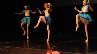 Zadar, 12.5.2012. snimio: Nenad Marčev
1. Zadarski plesni festival
(In memoriam Nives Šimatović-Predovan)
Dvorana Kazališta lutaka Zadar Zadar, 12.5.2012. snimio: Nenad Marčev
1. Zadarski plesni festival
(In memoriam Nives Šimatović-Predovan)
Dvorana Kazališta lutaka Zadar