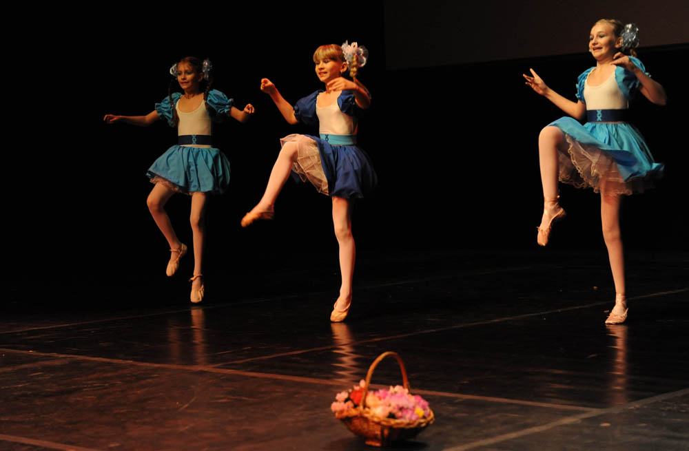 Zadar, 12.5.2012. snimio: Nenad Marčev
1. Zadarski plesni festival
(In memoriam Nives Šimatović-Predovan)
Dvorana Kazališta lutaka Zadar Zadar, 12.5.2012. snimio: Nenad Marčev
1. Zadarski plesni festival
(In memoriam Nives Šimatović-Predovan)
Dvorana Kazališta lutaka Zadar