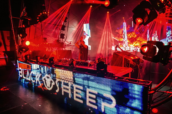 Trećeg dana Blacksheep Festivala u Aquarius klubu na Zrću nastupio je Moti. Foto: Goran Telak