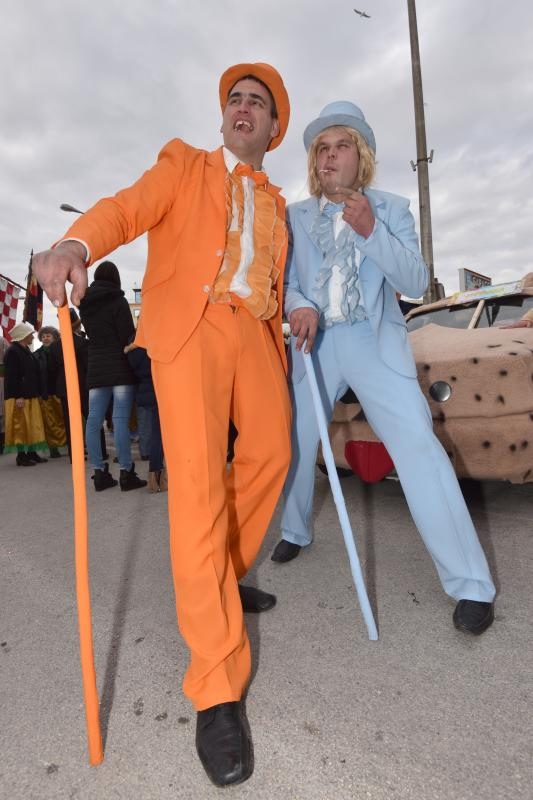 Karnevalska povorka okupila se na parkiralistu kod ‘Ljepotice’ a potom je krenula prema sredisnjem gradskom Trgu. Photo: Dino Stanin/PIXSELL