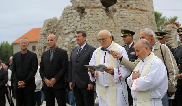 Dracevac, Zadar – Polaganjem vijenaca te prijemom branitelja na Dracevcu obiljezena je obljetnica 22 godine otkako je Zadar obranjen pred cetnickim agresorima. Photo: Filip Brala/PIXSELL Autor  Filip Brala/PIXSELL KLJUČNE RIJEČI  polaganje vijenaca, Drace