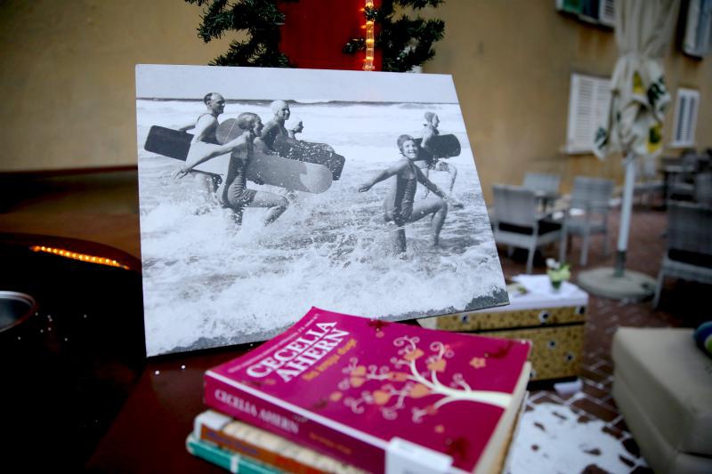 Blagdanski uređena otvorena terasa kafića Kult, Photo: Filip Brala/PIXSELL