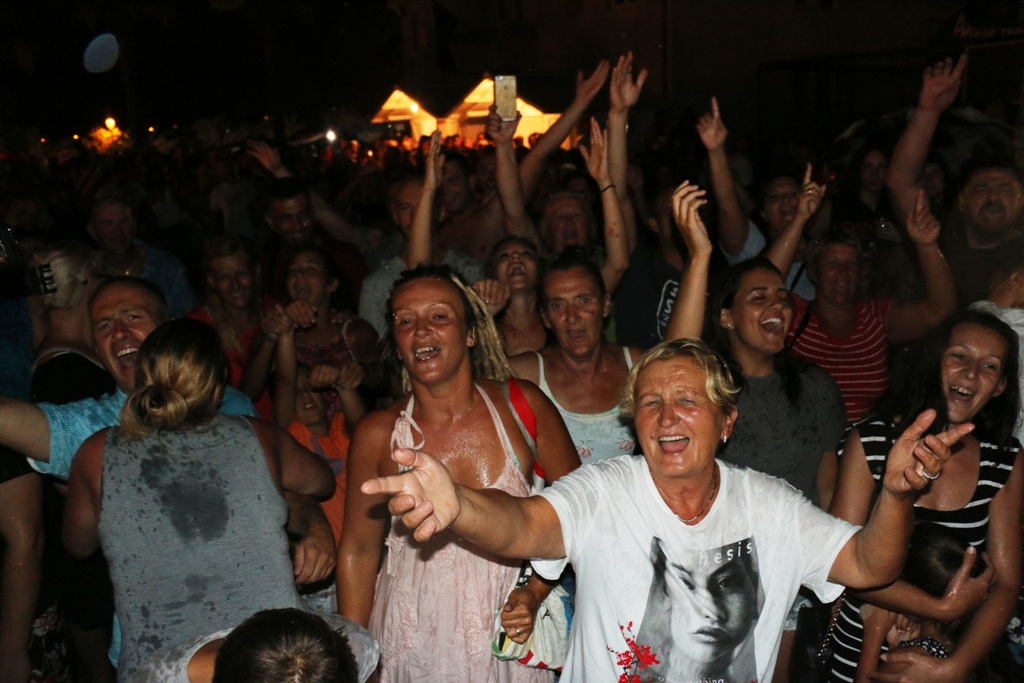 S Alenom Islamovićem po pljusku pjevalo šest tisuća Virana