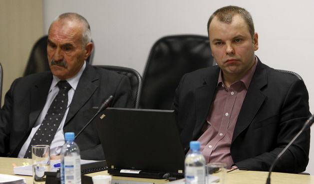 Zagreb, 231109.
HRT, Prisavlje 3.
Nakon pet sati zasjedanja u petak 20. studenog Programsko vijece HRT-a danas je nastavilo sjednicu na kojem ce se raspravljati o slucaju Ane Jelinic voditeljice emisije Dossier.hr.
Na slici: Blago Markota (D).
Foto: Ronal