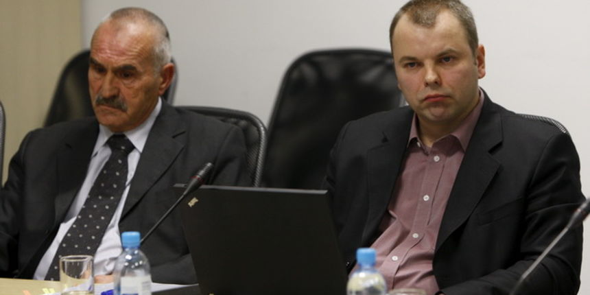 Zagreb, 231109.
HRT, Prisavlje 3.
Nakon pet sati zasjedanja u petak 20. studenog Programsko vijece HRT-a danas je nastavilo sjednicu na kojem ce se raspravljati o slucaju Ane Jelinic voditeljice emisije Dossier.hr.
Na slici: Blago Markota (D).
Foto: Ronal