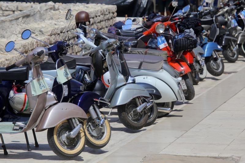 Vespaši izložili “ljubimce” ispred crkve sv. Donata, foto: Filip Brala/PIXSELL Vespaši izložili “ljubimce” ispred crkve sv. Donata, foto: Filip Brala/PIXSELL