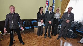 Image 1072193 (auto)