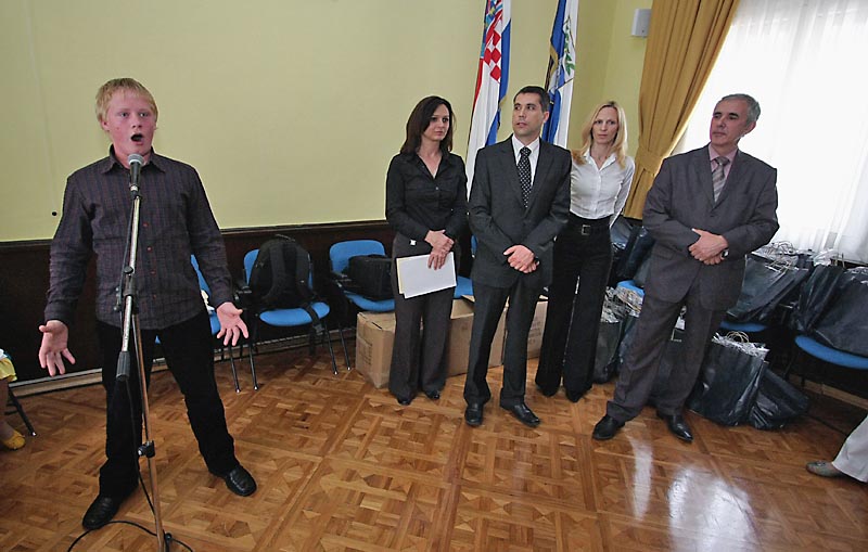 Image 1072193 (auto)