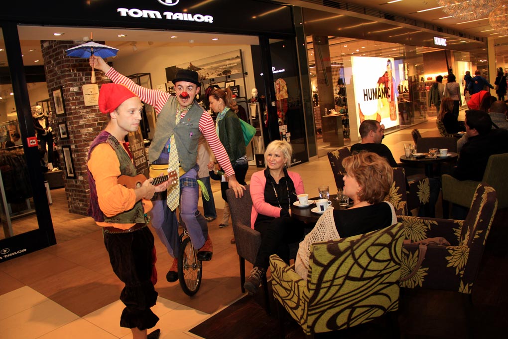 Image 685837 (auto) Image 685837 (auto)