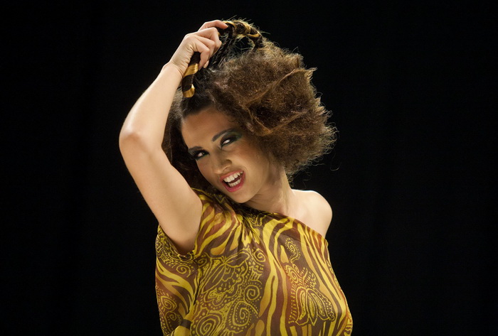 Zagreb, 250911.
U Areni Zagreb 24. i 25.09. odrzava se Beauty i Lifestyle Show, sajam ljepote.
Najveci show danas napravili su sarajevski frizeri.
Na slici: Sarajevo hair show.
Foto: Neja Markicevic / CROPIX Zagreb, 250911.
U Areni Zagreb 24. i 25.09. odrzava se Beauty i Lifestyle Show, sajam ljepote.
Najveci show danas napravili su sarajevski frizeri.
Na slici: Sarajevo hair show.
Foto: Neja Markicevic / CROPIX