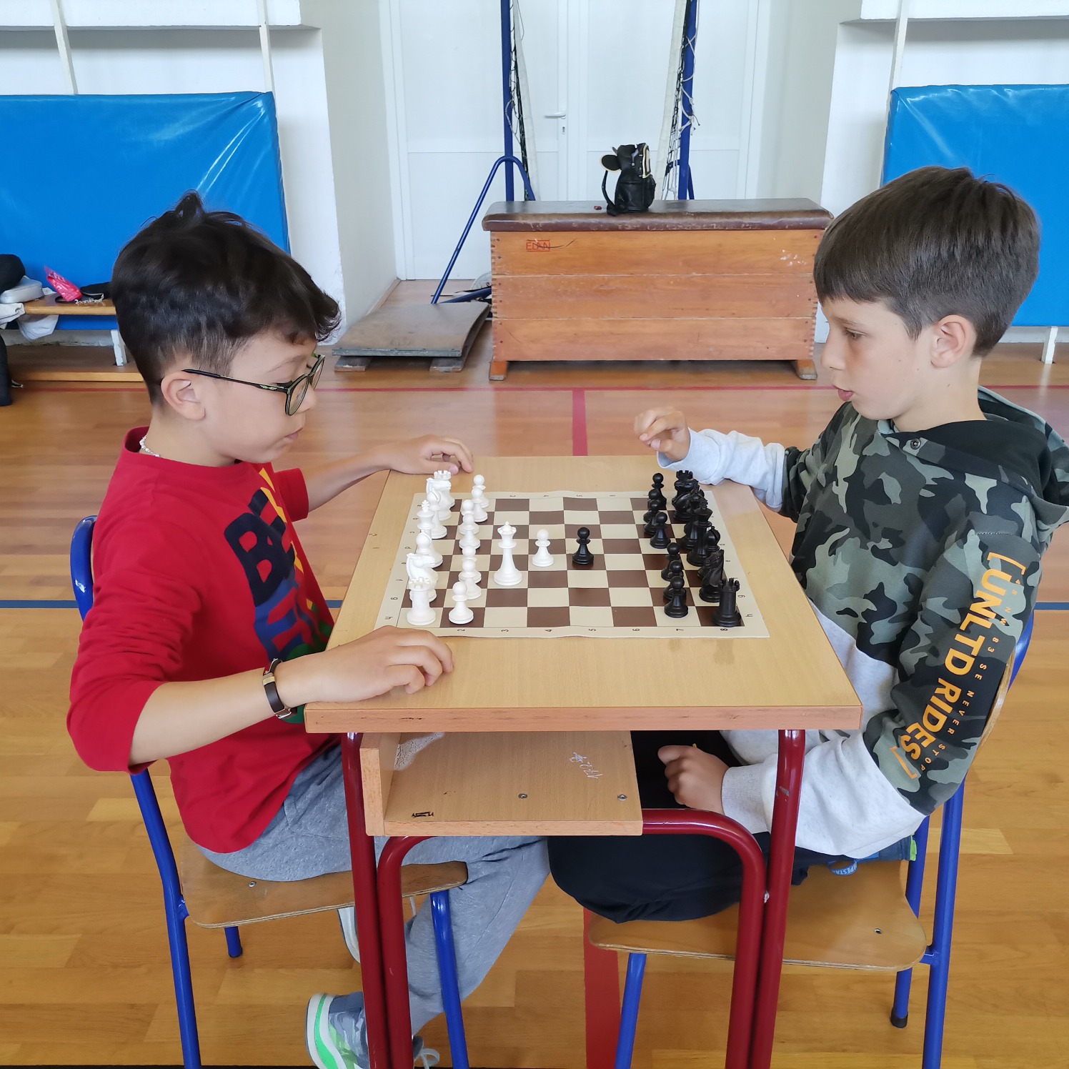 Osnovna škola Krune Krstića bila domaćin prijateljskog međuškolskog turnira u šahu Osnovna škola Krune Krstića bila domaćin prijateljskog međuškolskog turnira u šahu