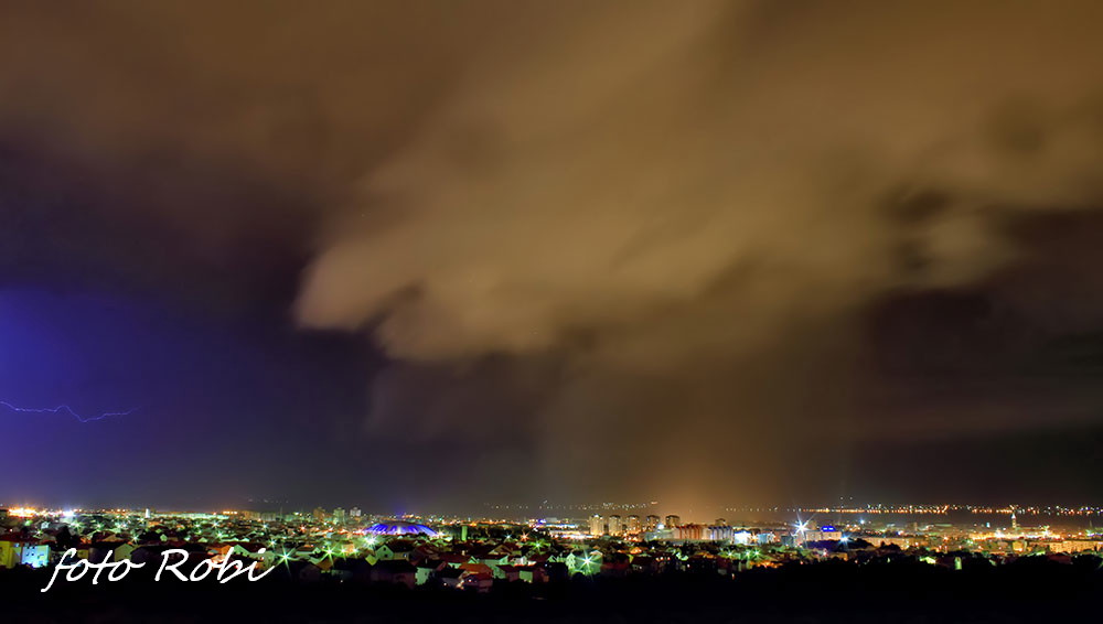 Munje nad Zadrom 16. studenog 2014.  Foto: Roberto Lerga