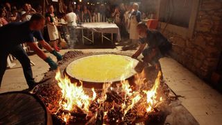 28.07.2013., Benkovac – Benkovacki prisnac je vec odavno puno vise od obicnog jela, autohtona delicija Bukovice i Ravnih kotara, jednostavna, a opet tako dobra. Stoljecima se sprema na ovim prostorima i jedno je od najprepoznatljivijih jela ovoga kraja. 28.07.2013., Benkovac – Benkovacki prisnac je vec odavno puno vise od obicnog jela, autohtona delicija Bukovice i Ravnih kotara, jednostavna, a opet tako dobra. Stoljecima se sprema na ovim prostorima i jedno je od najprepoznatljivijih jela ovoga kraja.