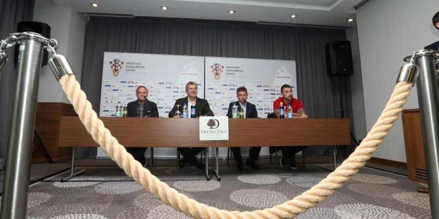 HNS i tzv. Uvijek vjerni potpisali ugovor. Photo: Zeljko Lukunic /PIXSELL HNS i tzv. Uvijek vjerni potpisali ugovor. Photo: Zeljko Lukunic /PIXSELL