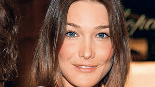 Nakon što se udala za francuskog predsjednika Nicolasa Sarkozyja i počela se redovito pojavljivati u javnosti, Carla Bruni, ta nekad zanosna brineta plavih očiju počela je koketirati s filerima i botoksom, foto: Sipa/Gloria Nakon što se udala za francuskog predsjednika Nicolasa Sarkozyja i počela se redovito pojavljivati u javnosti, Carla Bruni, ta nekad zanosna brineta plavih očiju počela je koketirati s filerima i botoksom, foto: Sipa/Gloria