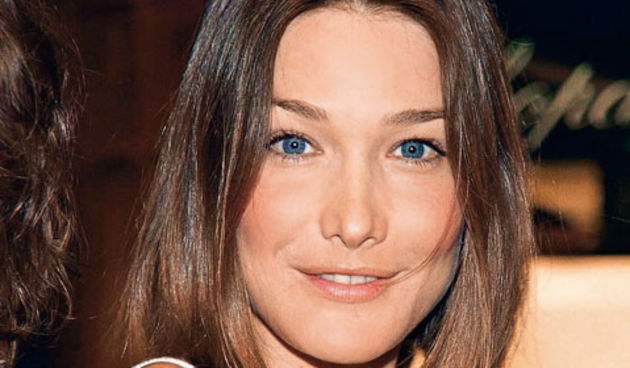 Nakon što se udala za francuskog predsjednika Nicolasa Sarkozyja i počela se redovito pojavljivati u javnosti, Carla Bruni, ta nekad zanosna brineta plavih očiju počela je koketirati s filerima i botoksom, foto: Sipa/Gloria