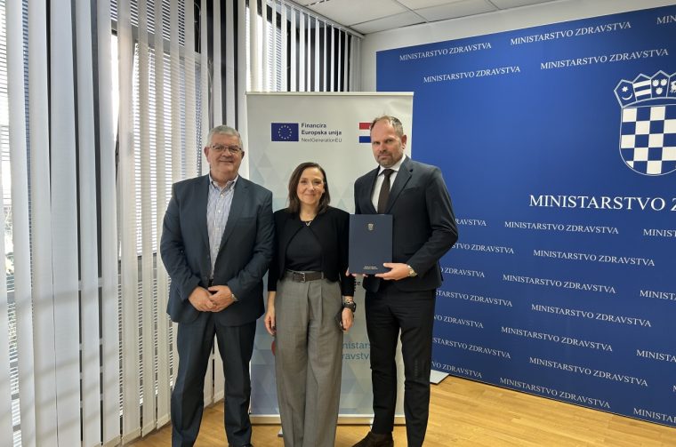 Zadarska županija dobiva mobilnu ambulantu, Dujela u Zagrebu preuzeo sporazum Zadarska županija dobiva mobilnu ambulantu, Dujela u Zagrebu preuzeo sporazum