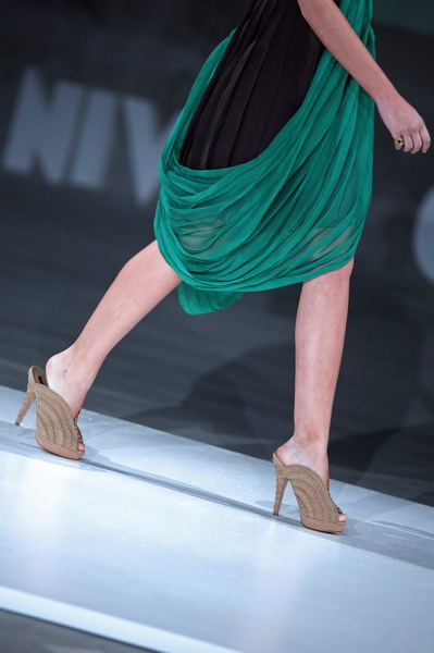 U trgovackom centru West gate sinoc zapoceo modni dogadjaj Nivea Cro A Porter. U trgovackom centru West gate sinoc zapoceo modni dogadjaj Nivea Cro A Porter.