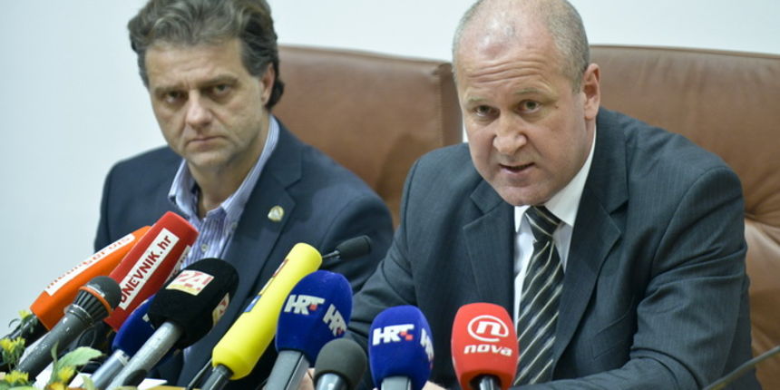 Zagreb, 130113. Ravnateljstvo MUP-a.Izvanredna press konferencija o uhicenju osumnjicene osobe za postavljanje eksplozivnih naprava u Podsusedu i Stenjevcu. Na fotografiji:Goran Burusic i Vitomir Bijelic.Foto: Admir Buljubasic / CROPIX Zagreb, 130113. Ravnateljstvo MUP-a.Izvanredna press konferencija o uhicenju osumnjicene osobe za postavljanje eksplozivnih naprava u Podsusedu i Stenjevcu. Na fotografiji:Goran Burusic i Vitomir Bijelic.Foto: Admir Buljubasic / CROPIX