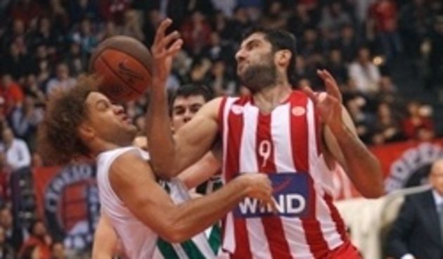 Ioannis Bourousis (Olympiakos – Montepaschi Siena), foto: euroleague.net