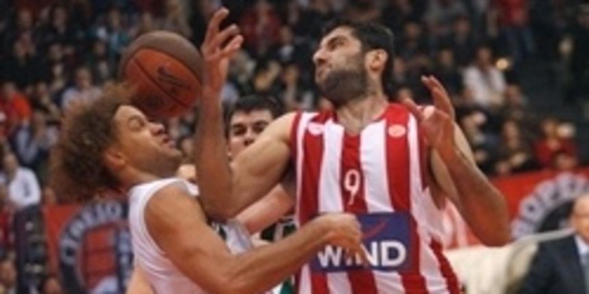 Ioannis Bourousis (Olympiakos – Montepaschi Siena), foto: euroleague.net