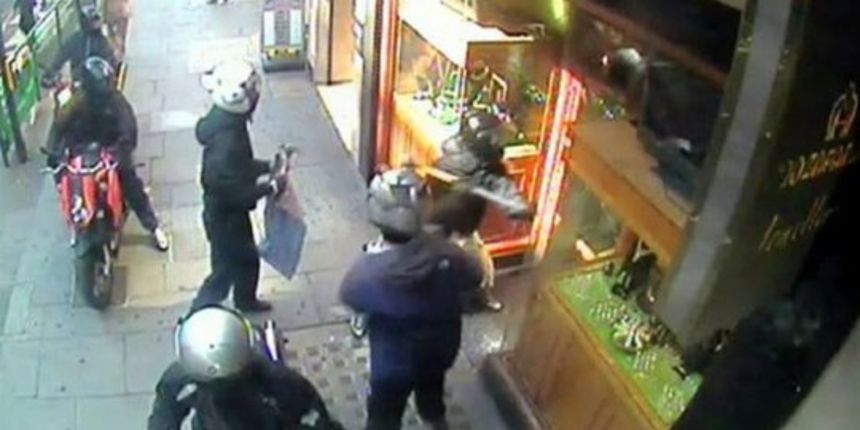 Pljačka draguljarnice (Foto: The Sun/Index.hr) Pljačka draguljarnice (Foto: The Sun/Index.hr)