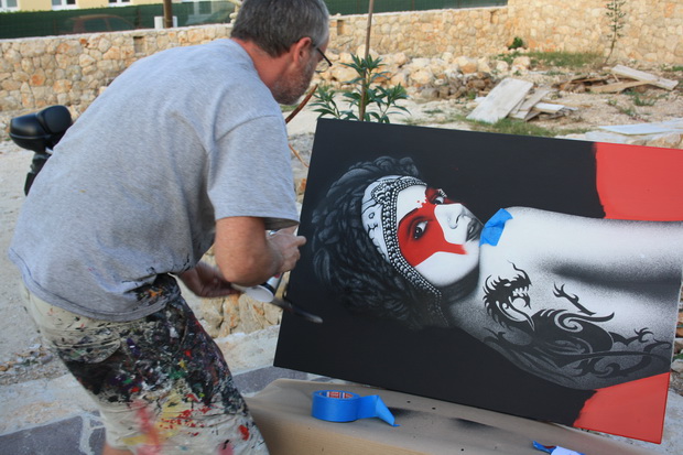 Street Art umjetnik Finbarr Fin DAC stvara u Ražancu, Foto: Nenad Nešović Street Art umjetnik Finbarr Fin DAC stvara u Ražancu, Foto: Nenad Nešović