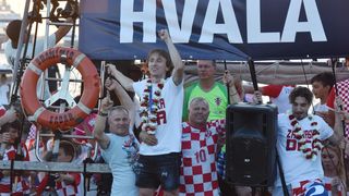 Svečani doček zadarskih Vatrenih: Jedrenjakom Branimir plovili od Gradskog mosta do gata na zadarskoj rivi