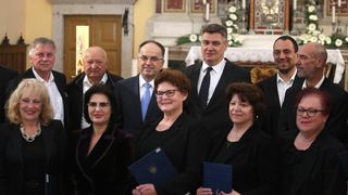 Predsjednik Zoran Milanović i albanski predsjednik Bajram Begaj posjetili crkvu Gospe Loretske u Arbanasima Predsjednik Zoran Milanović i albanski predsjednik Bajram Begaj posjetili crkvu Gospe Loretske u Arbanasima