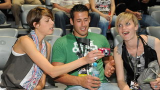 Zadar, 070510
U sklopu velike Gibonnijeve turneje Toleranca tour 2010, odrzan je koncert u Zadru u dvorani Kresimira Cosica na Visnjiku. 
Na fotografiji: Blanka Vlasic sa drustvom.
Foto: Andrija Lucic / CROPIX