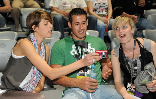 Zadar, 070510
U sklopu velike Gibonnijeve turneje Toleranca tour 2010, odrzan je koncert u Zadru u dvorani Kresimira Cosica na Visnjiku. 
Na fotografiji: Blanka Vlasic sa drustvom.
Foto: Andrija Lucic / CROPIX