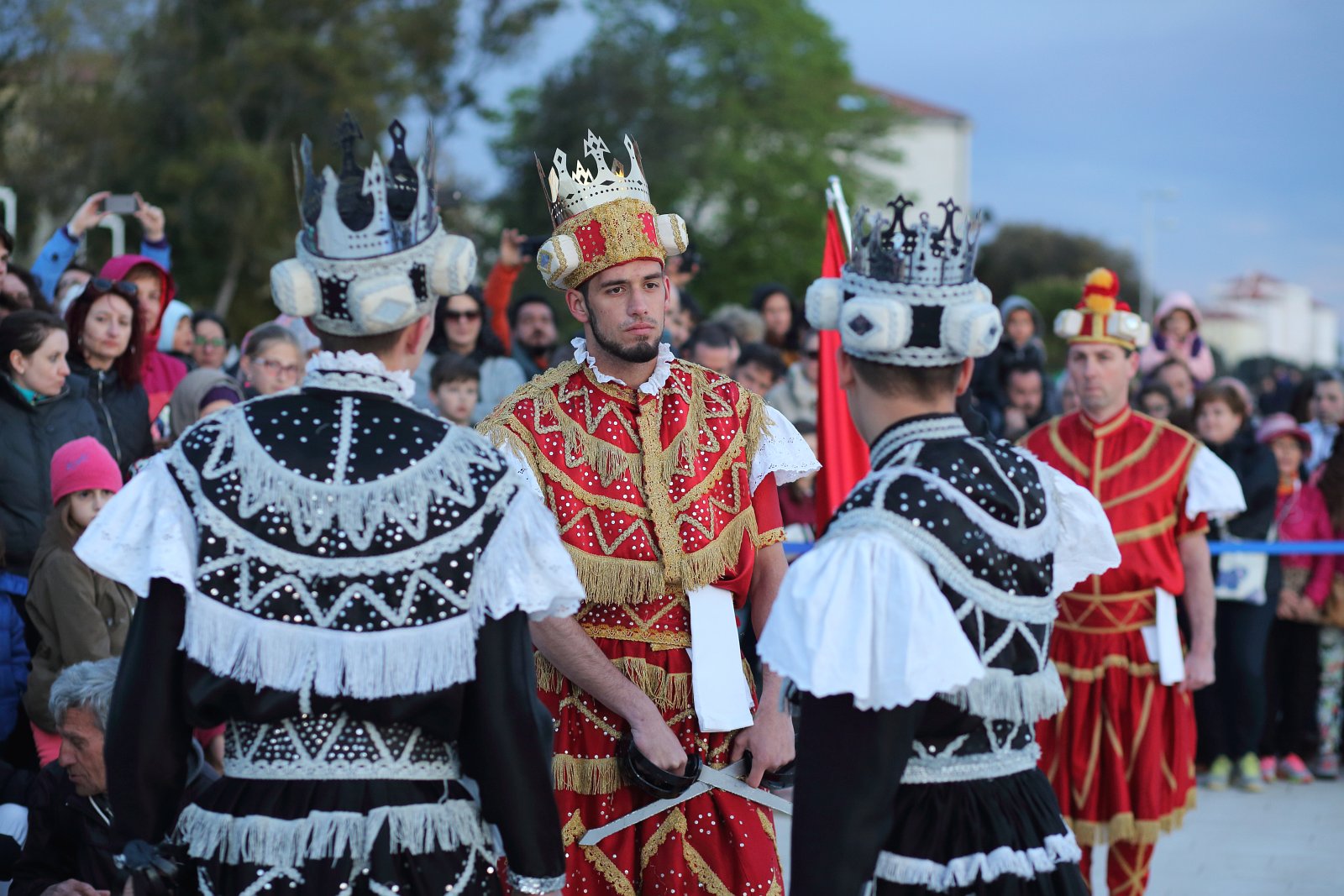 HGD Sv. Cecilija izvelo korčulanski viteški ples “Moreška” na Pozdravu suncu