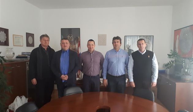 Grad Pag dogovorio suradnju s mađarskim gradom Kozarmislenyem