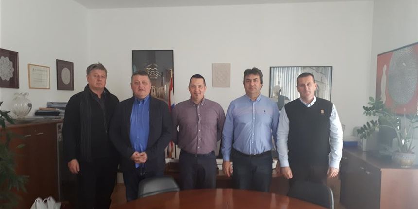 Grad Pag dogovorio suradnju s mađarskim gradom Kozarmislenyem