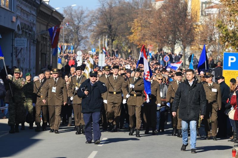 Image 380801 (auto) Image 380801 (auto)