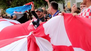 Divovska hrvatska zastava razvijena u centru Nižnji Novgoroda