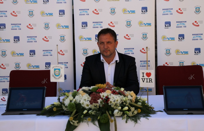 Na zadarskom Narodnom trgu najavljen Virski maraton 2016. Foto: Kažimir Škrbić/Virski list Na zadarskom Narodnom trgu najavljen Virski maraton 2016. Foto: Kažimir Škrbić/Virski list