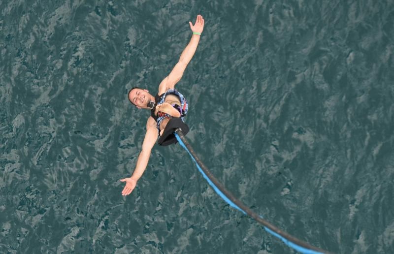 Mario Možnik otvorio bungee jumping sezonu na Masleničkom mostu, Photo: Hrvoje Jelavic/PIXSELL