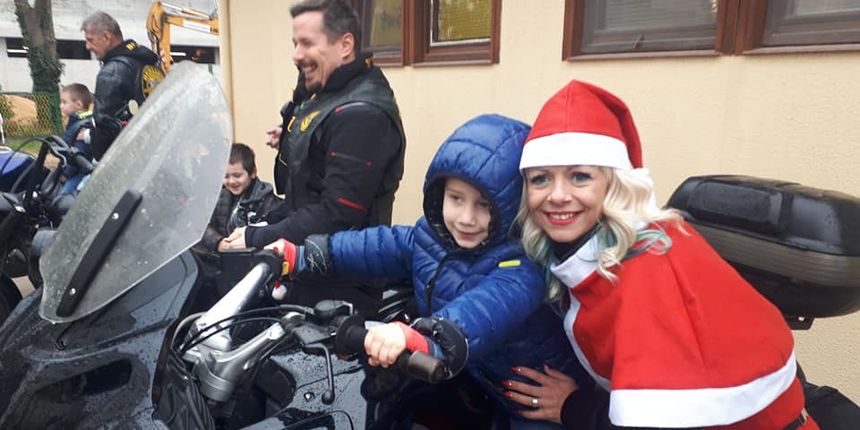 “Beštije” i “Vukovi samotnjaci” razveselili mališane u vrtiću Latica “Beštije” i “Vukovi samotnjaci” razveselili mališane u vrtiću Latica